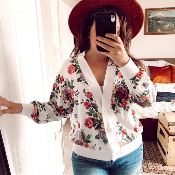 Vintage Sweaters - VINTAGE BLAIR white & pink floral cardigan
